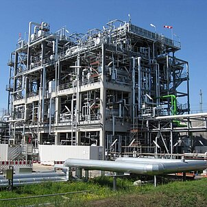 Außenansicht einer Propanentasphaltierungsanlage