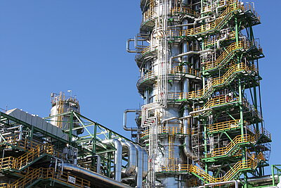 Außenansicht einer Rohölanlage